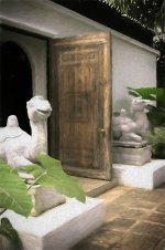 shangrila_front_entrance_550.jpg
